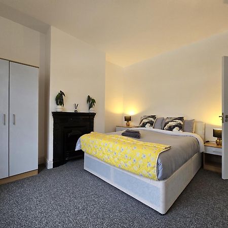 Villa Warburton House, Newark - Walking Distance From North Gate Train Station & Market Place Extérieur photo