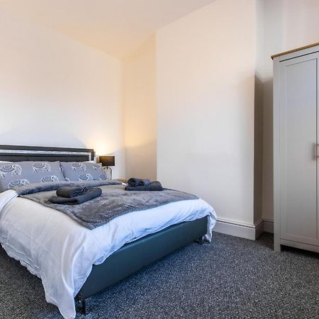 Villa Warburton House, Newark - Walking Distance From North Gate Train Station & Market Place Extérieur photo