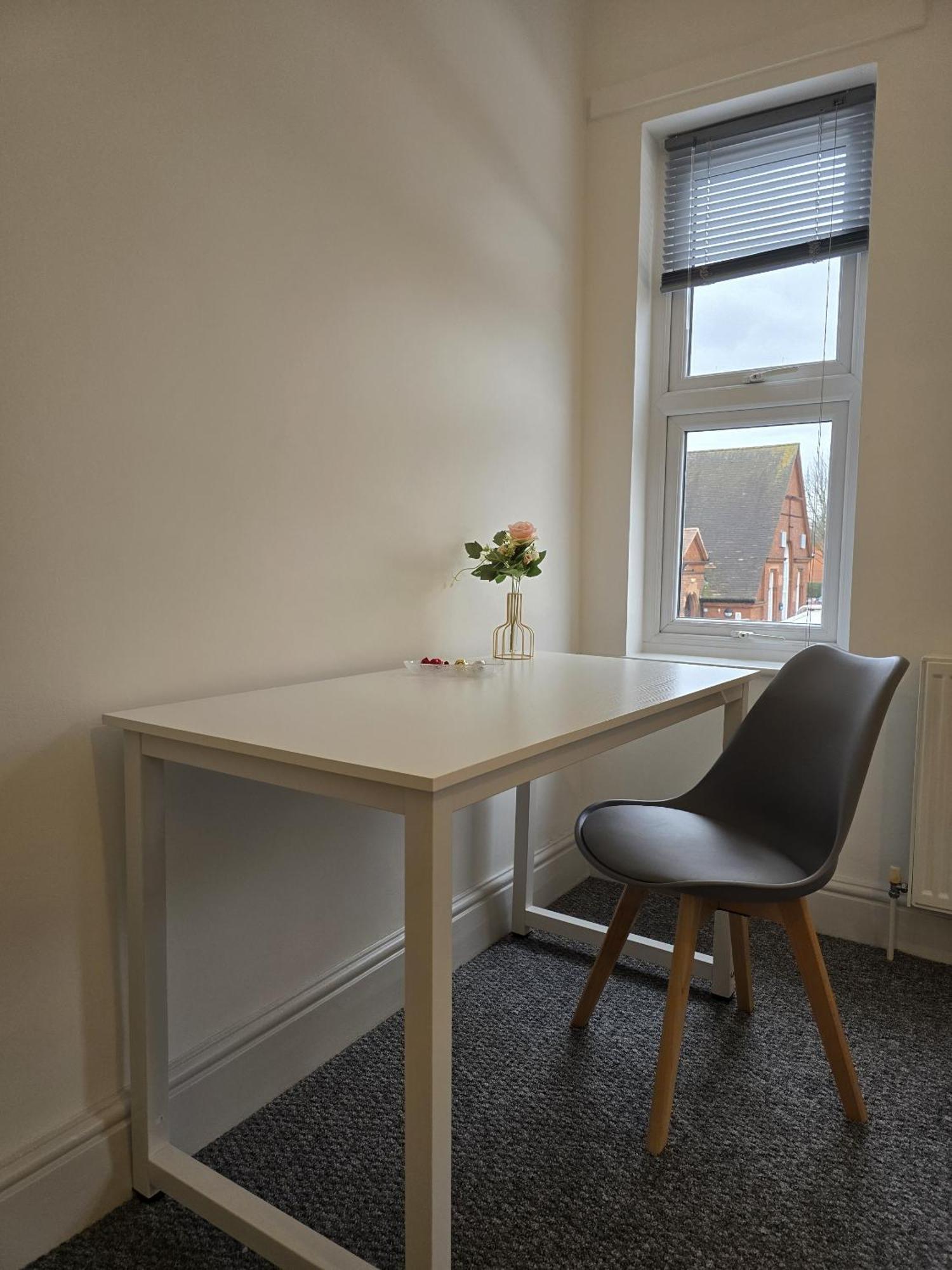 Villa Warburton House, Newark - Walking Distance From North Gate Train Station & Market Place Extérieur photo