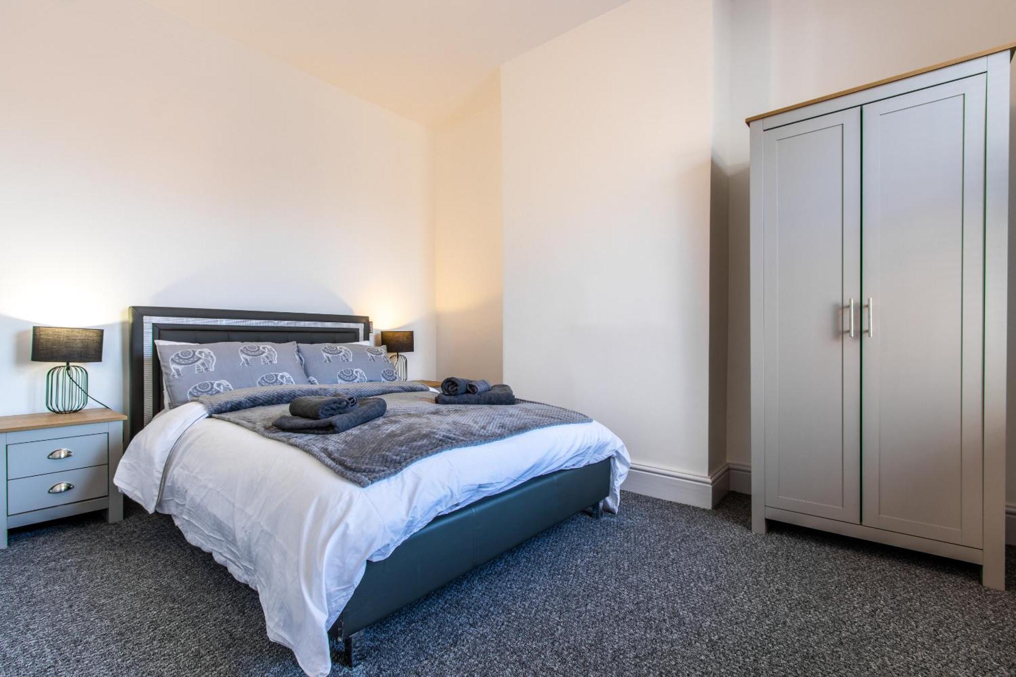 Villa Warburton House, Newark - Walking Distance From North Gate Train Station & Market Place Extérieur photo
